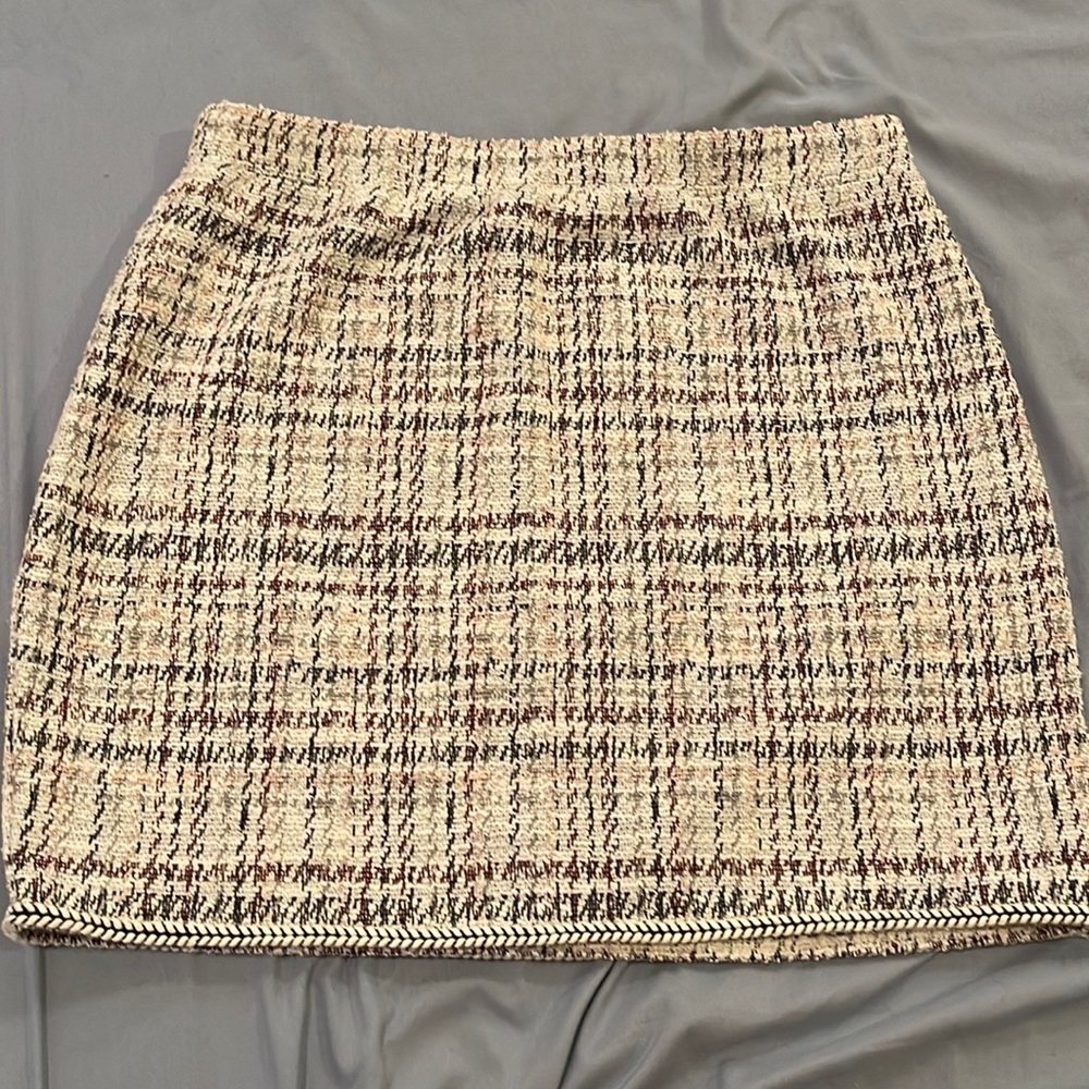 Custom fit Max Studio skirt